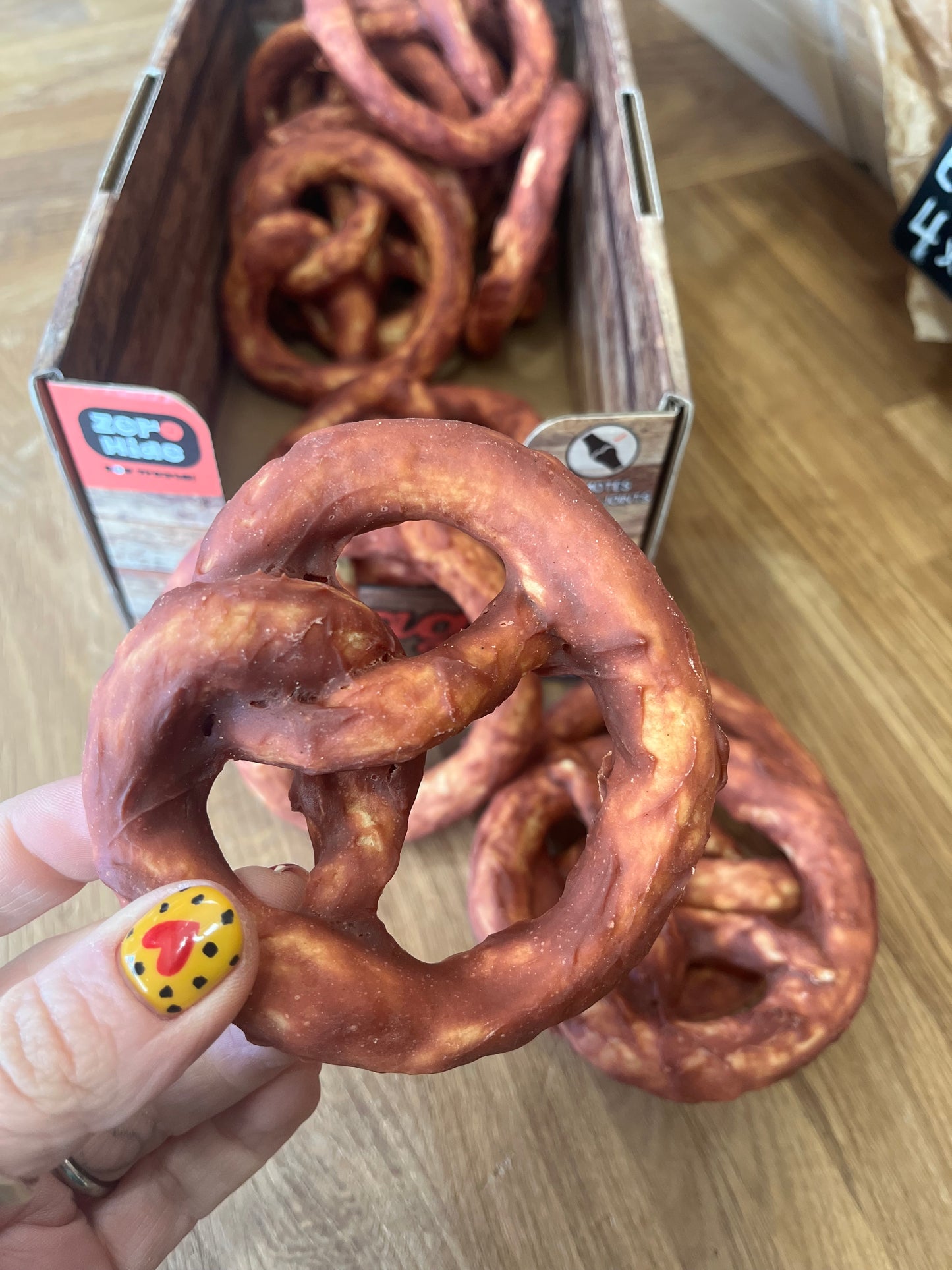 Zero Hide Collagen Salmon Pretzel