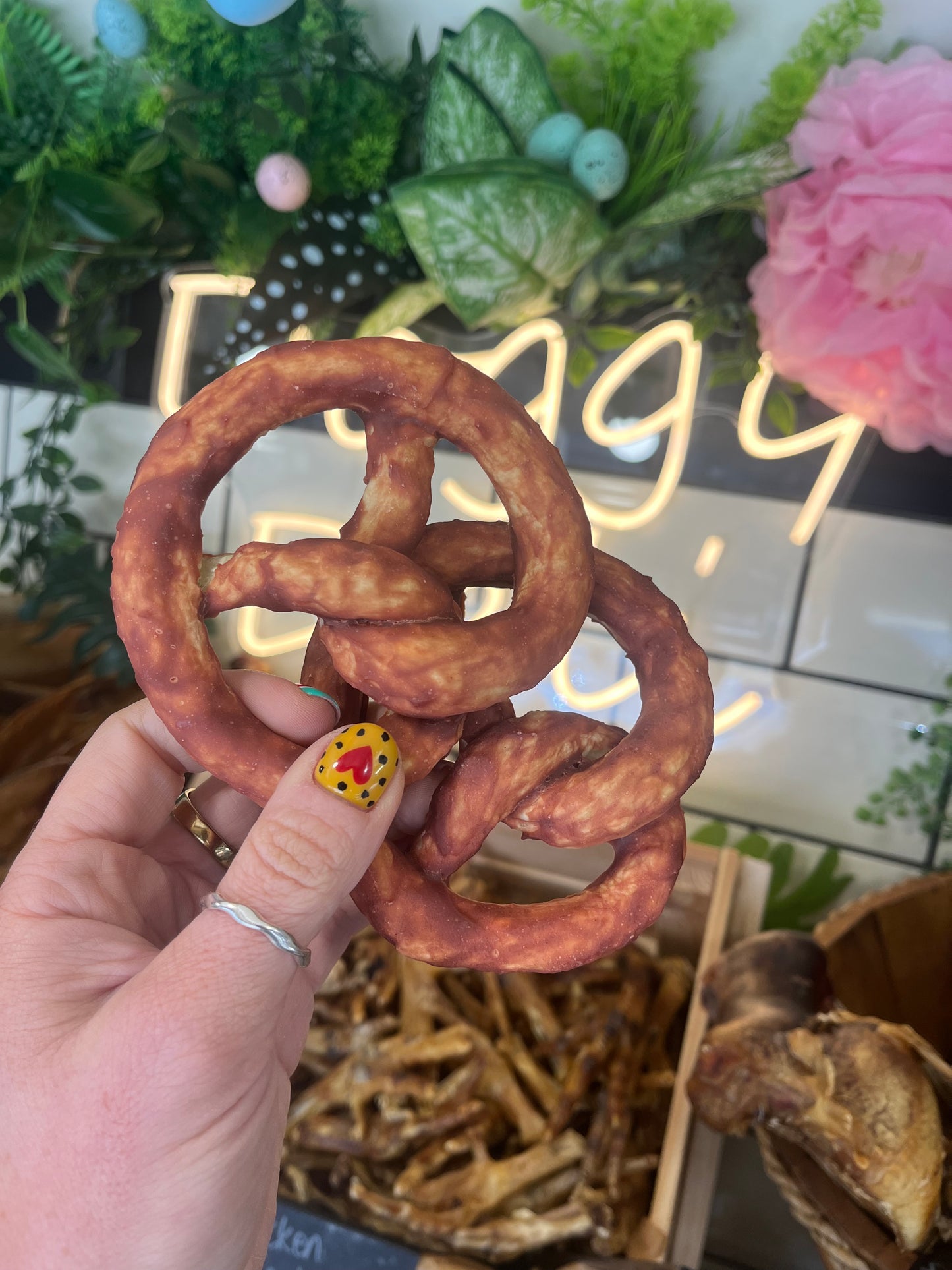 Zero Hide Collagen Salmon Pretzel